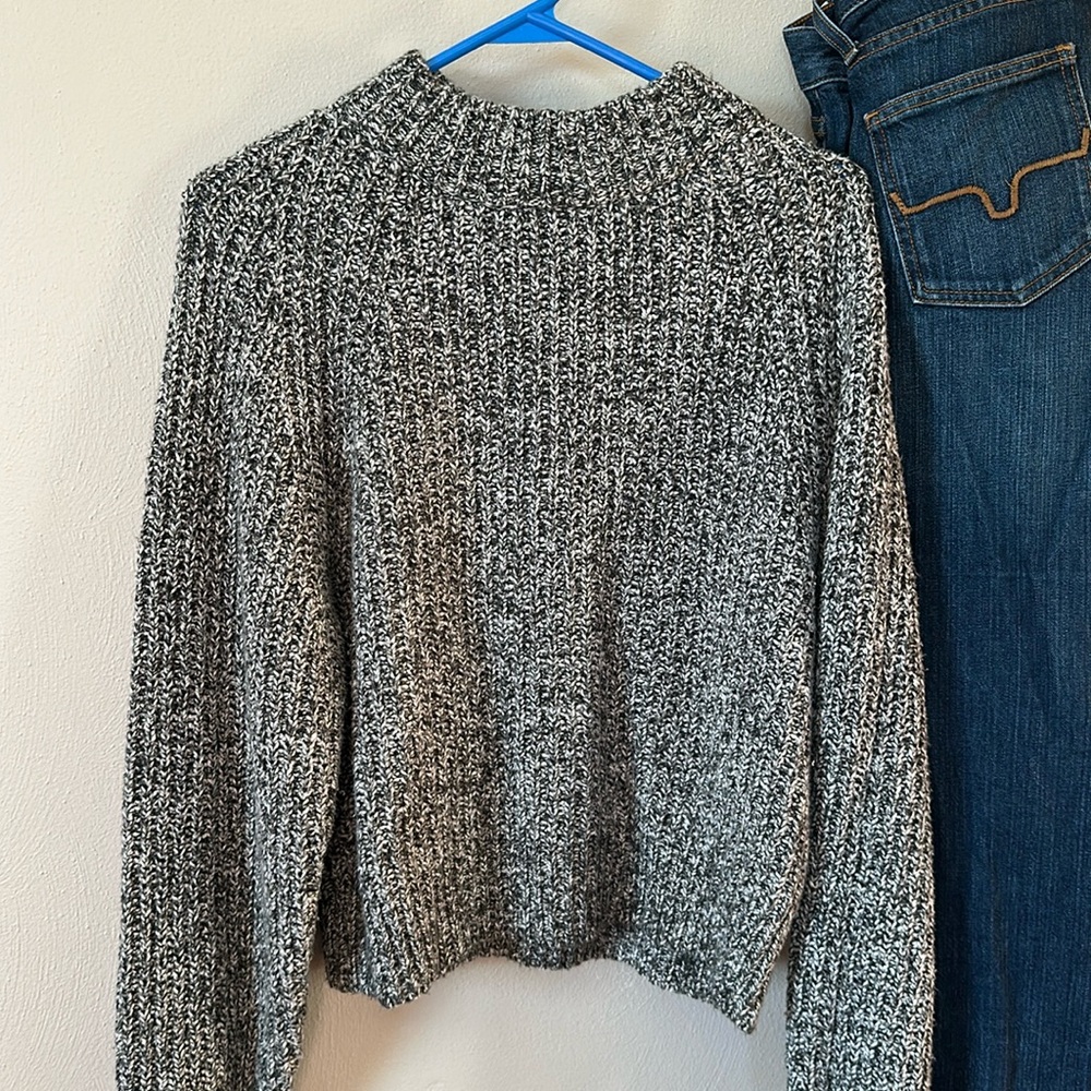 Size Small Universal Threads Mock Neck Sweater